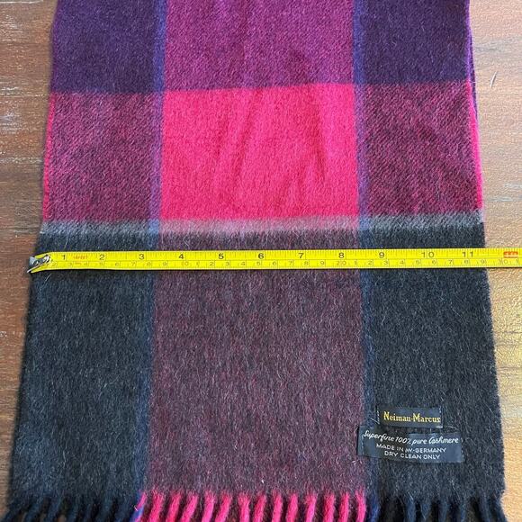 Neiman Marcus Superfine 100% Cashmere Scarf Made in Germany - Picture 6 of 6
